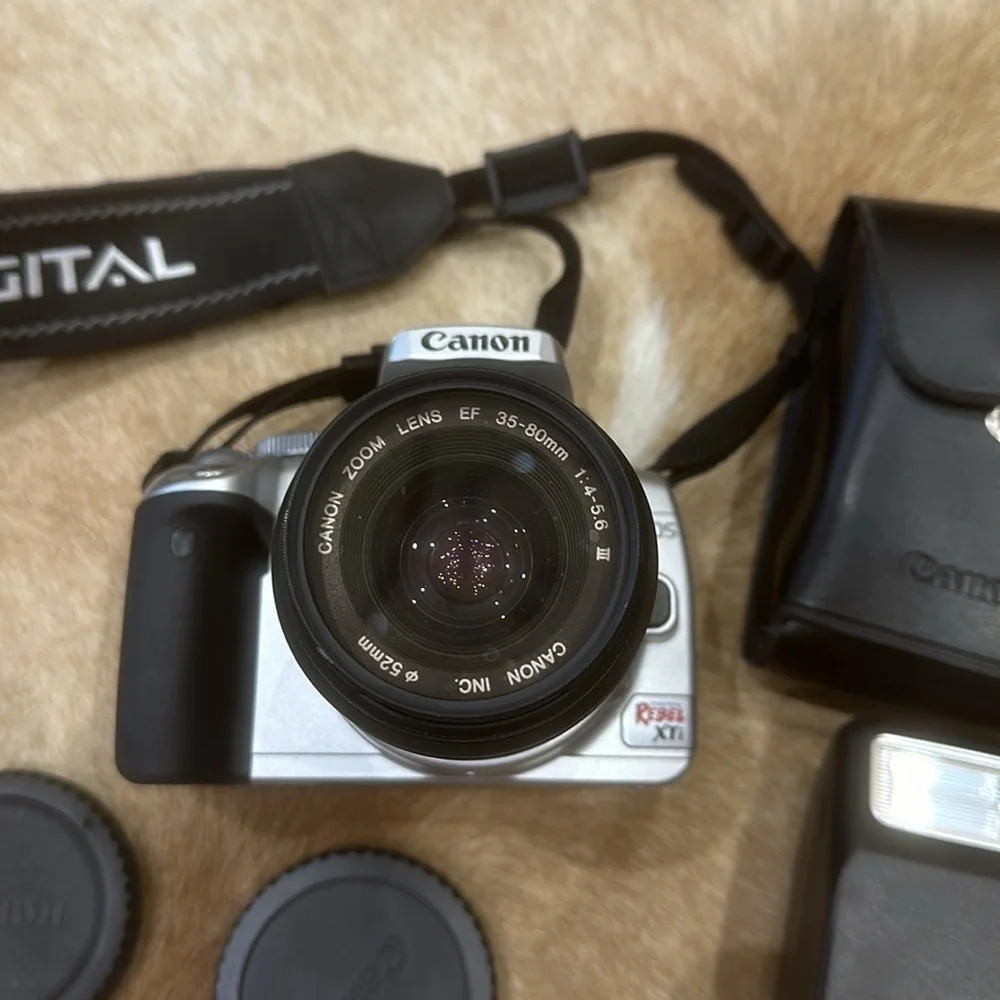 Canon EOS Rebel XTi 400D Digital camera and Speedlite 200E